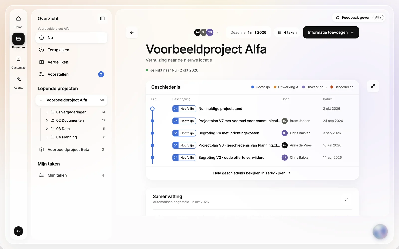 Ontwerp van Transic op een laptop: de geschiedenis van Voorbeeldproject Alfa, met het venster Wijziging vastleggen eroverheen. In het veld Wat heb je veranderd staat de zin die de AI voorstelt.